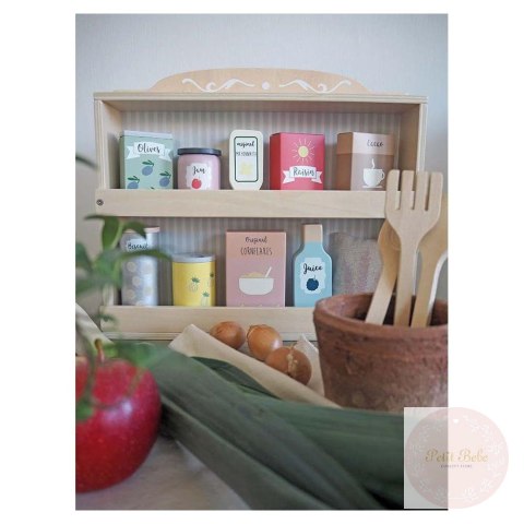 Drewniana spiżarnia